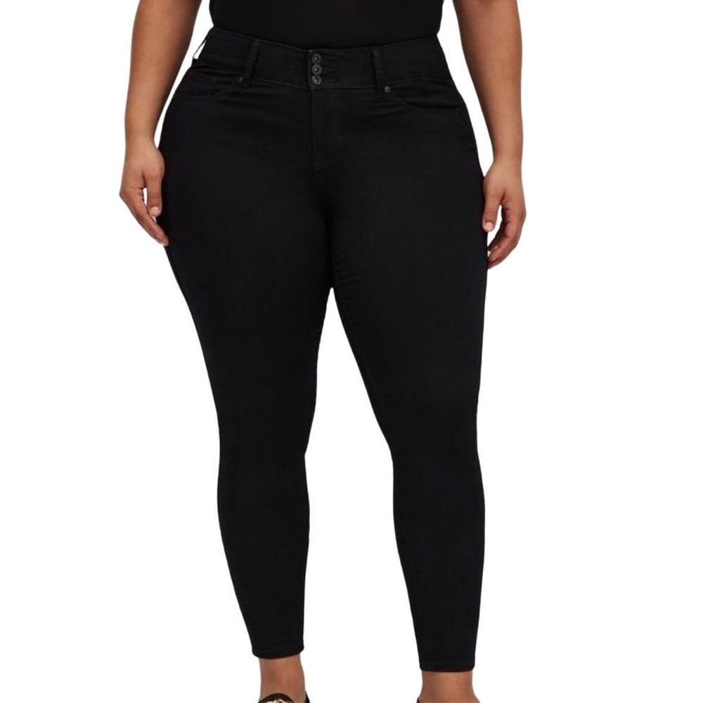 EUC✨ TORRID size 14 Black High Rise Stretch Denim Jeggings